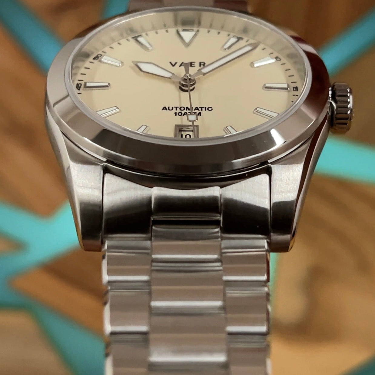 Superb Vaer A5 Atlas Cream Dial With Additional Strap