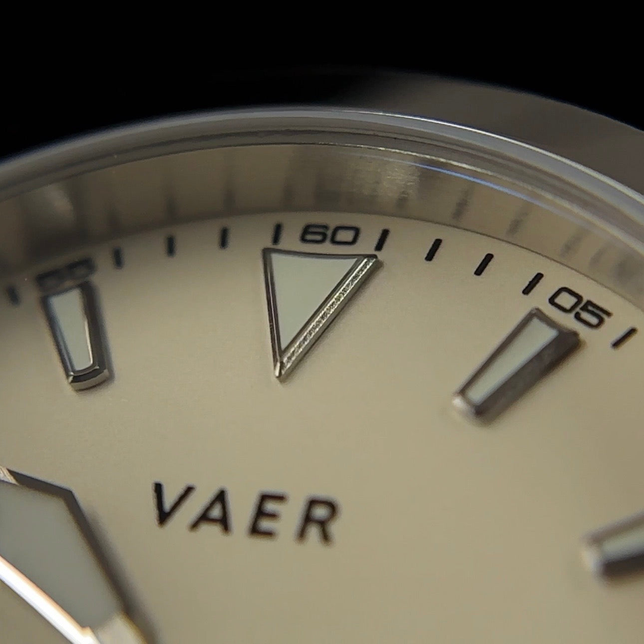 Superb Vaer A5 Atlas Cream Dial With Additional Strap