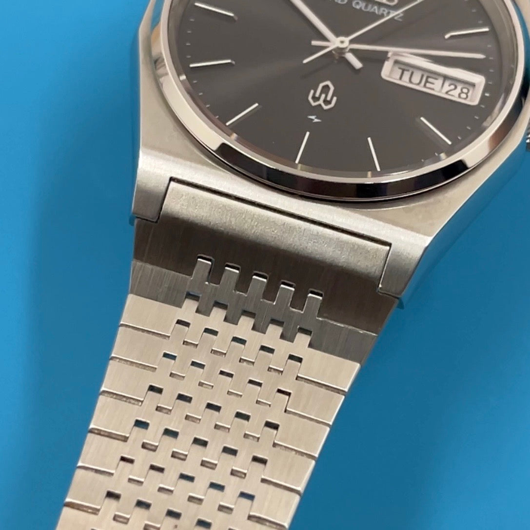 A Vintage Seiko Lord Quartz 7143 7020 From May 1979 (New Old Stock)