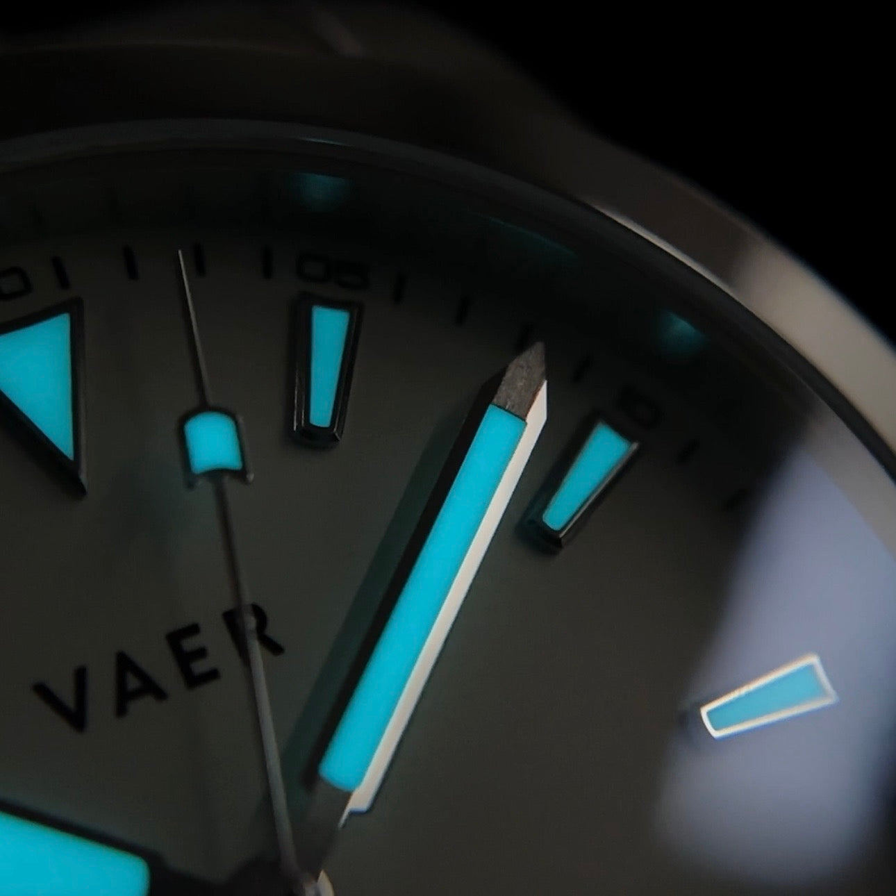 Superb Vaer A5 Atlas Cream Dial With Additional Strap