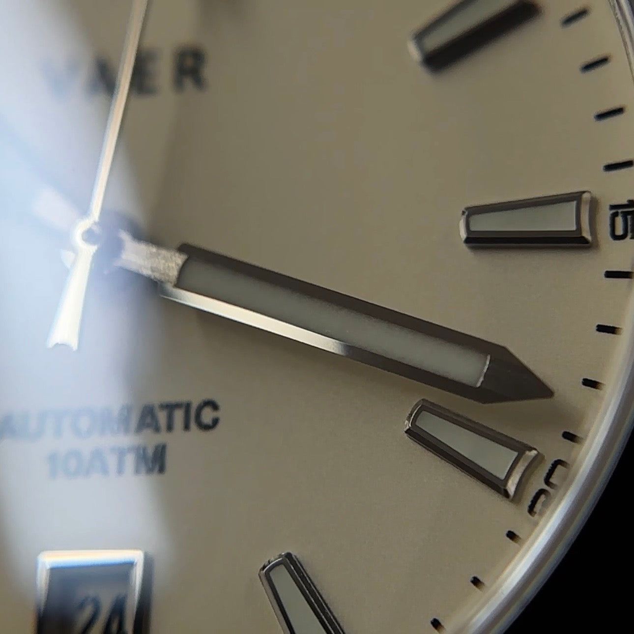 Superb Vaer A5 Atlas Cream Dial With Additional Strap