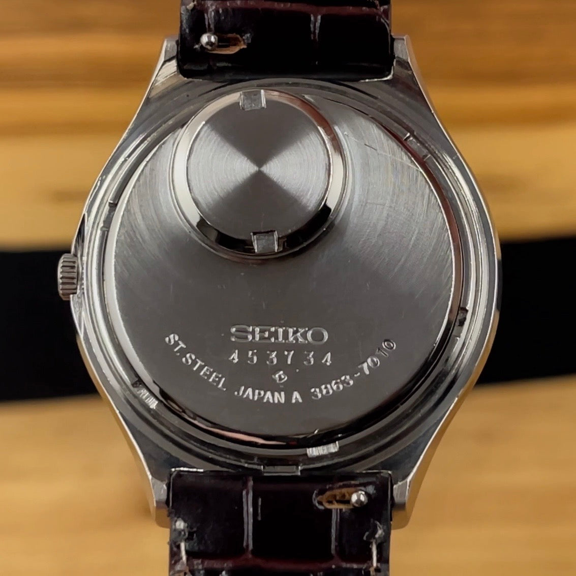 Incredible Example Working Perfectly From 1974 Seiko Quartz QR 3863 7010 English/Kanji