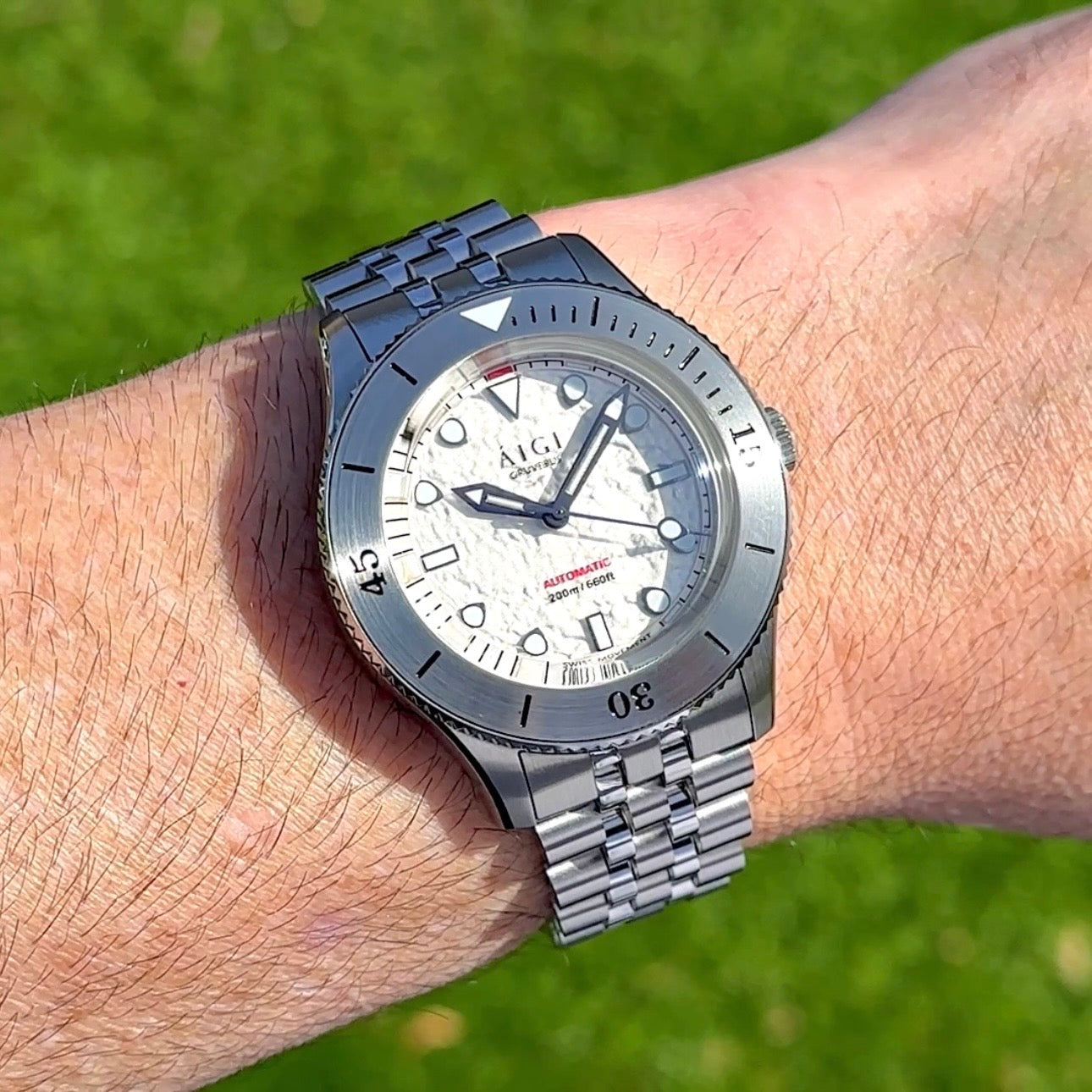 AIGI  Gruvebus White SW200