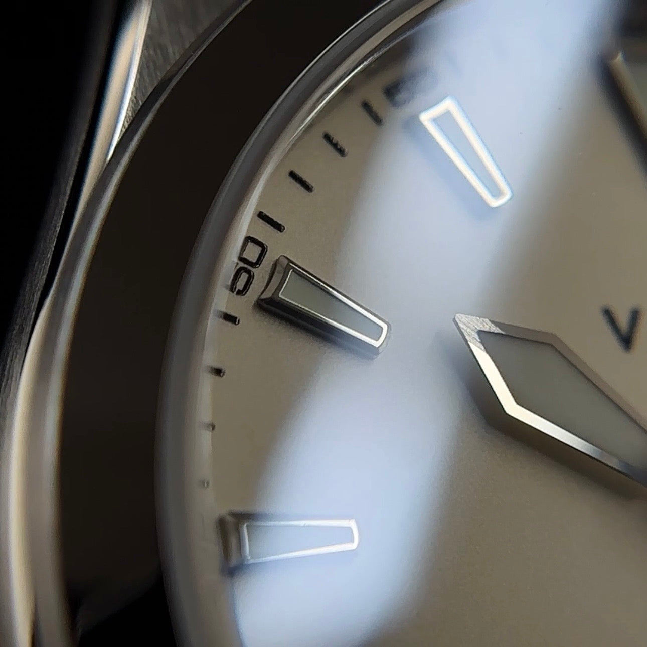Superb Vaer A5 Atlas Cream Dial With Additional Strap