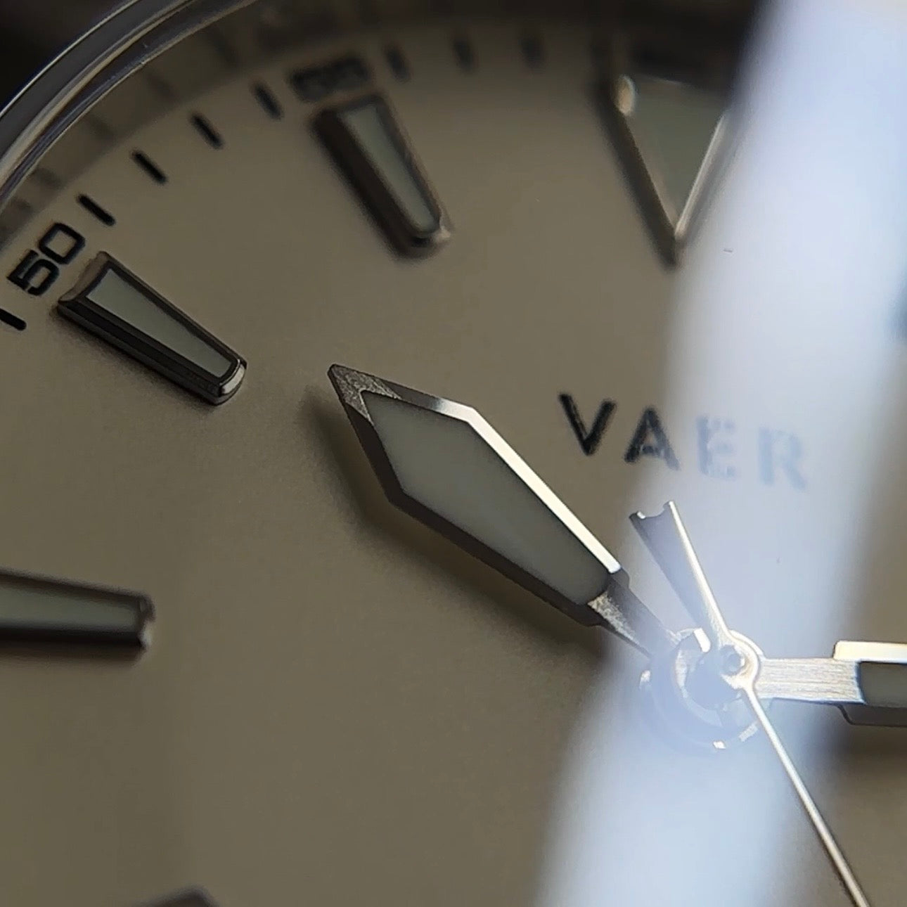 Superb Vaer A5 Atlas Cream Dial With Additional Strap