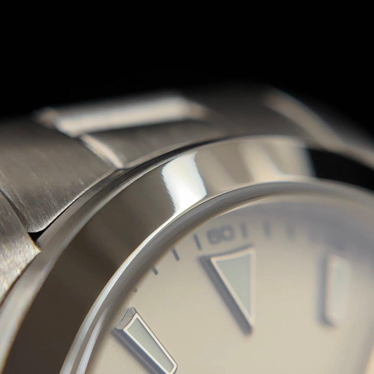 Superb Vaer A5 Atlas Cream Dial With Additional Strap