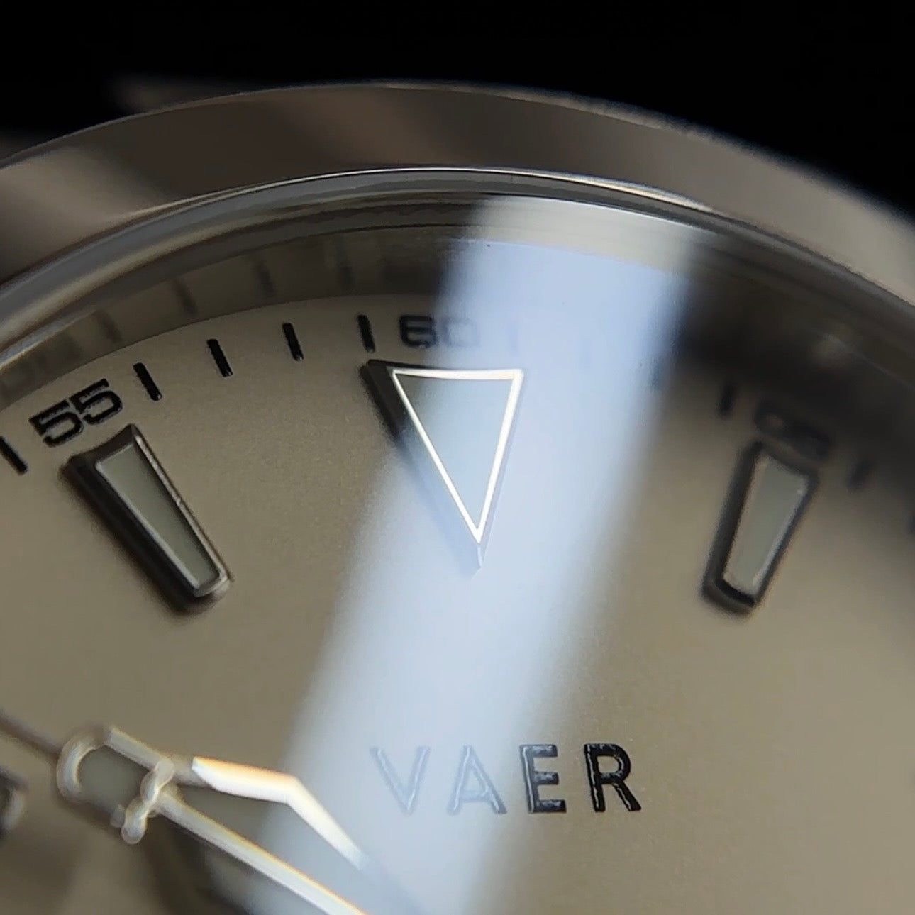 Superb Vaer A5 Atlas Cream Dial With Additional Strap