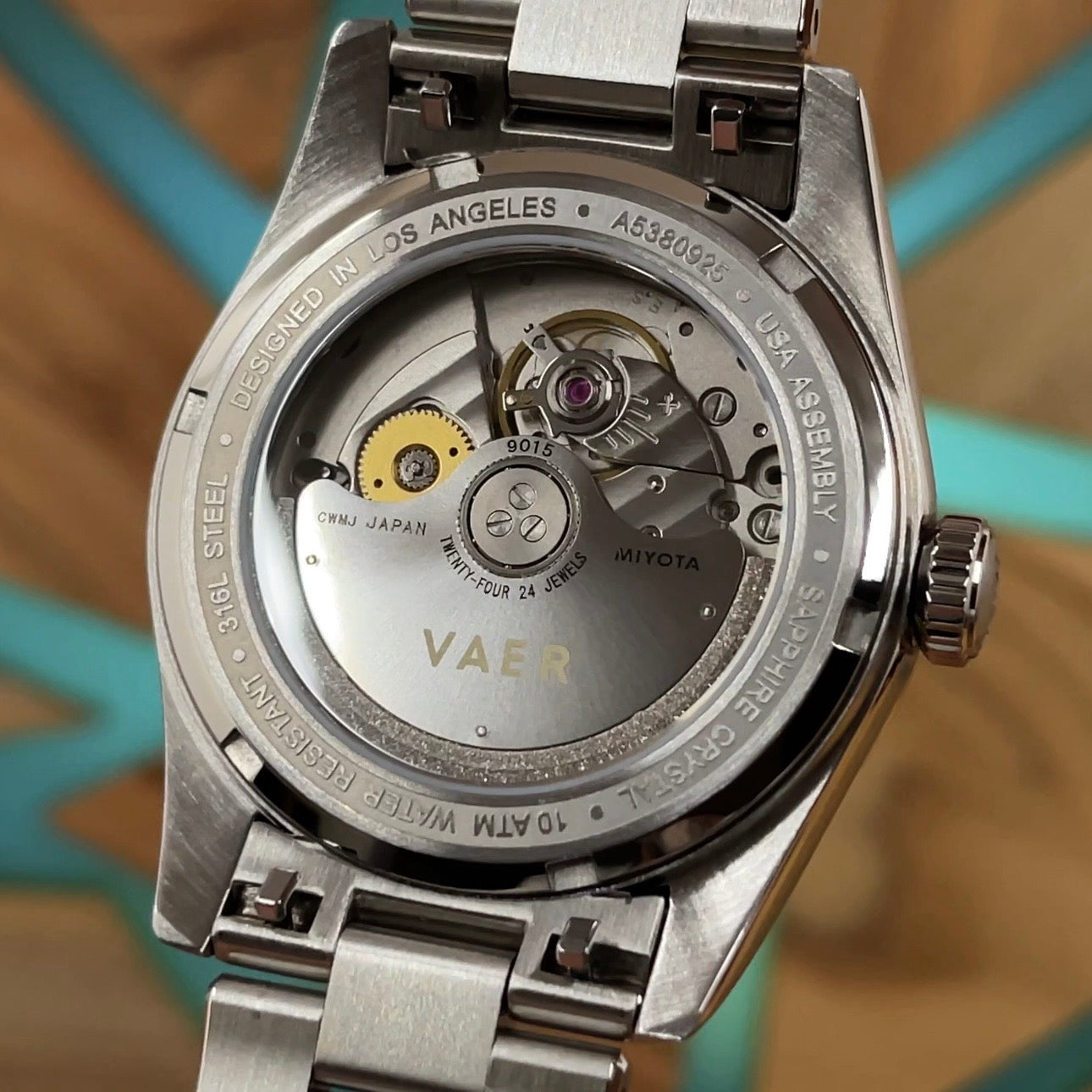 Superb Vaer A5 Atlas Cream Dial With Additional Strap