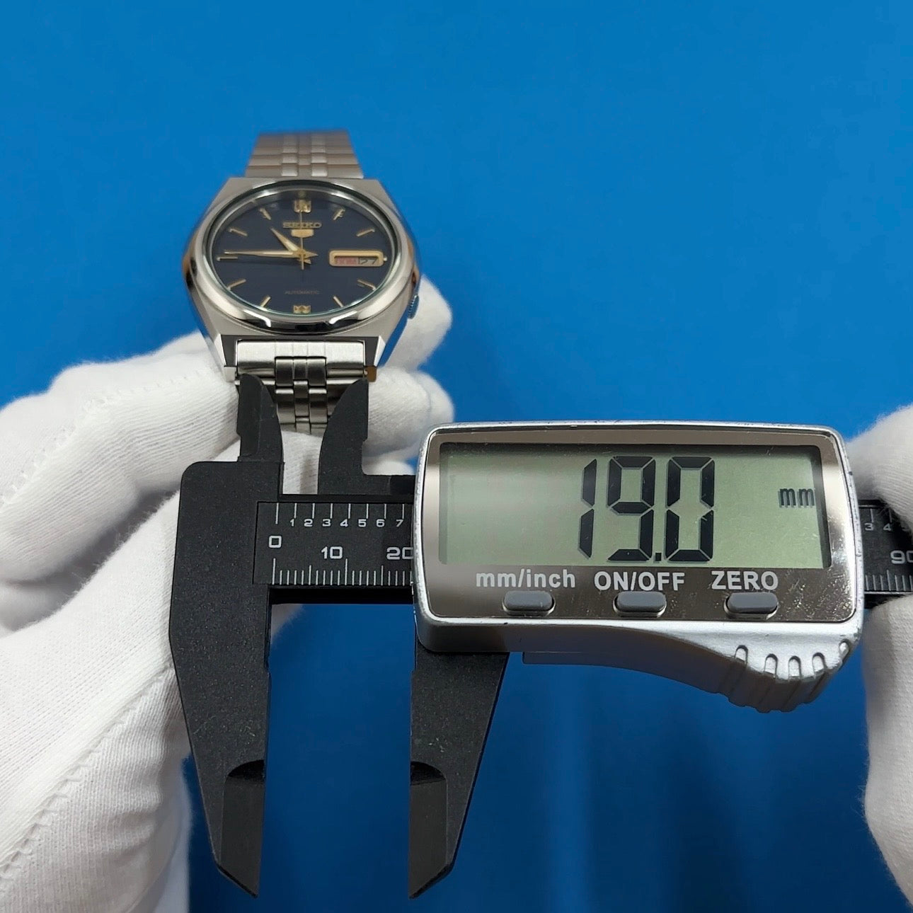 A Vintage Seiko 5 New Old Stock 7009 876A