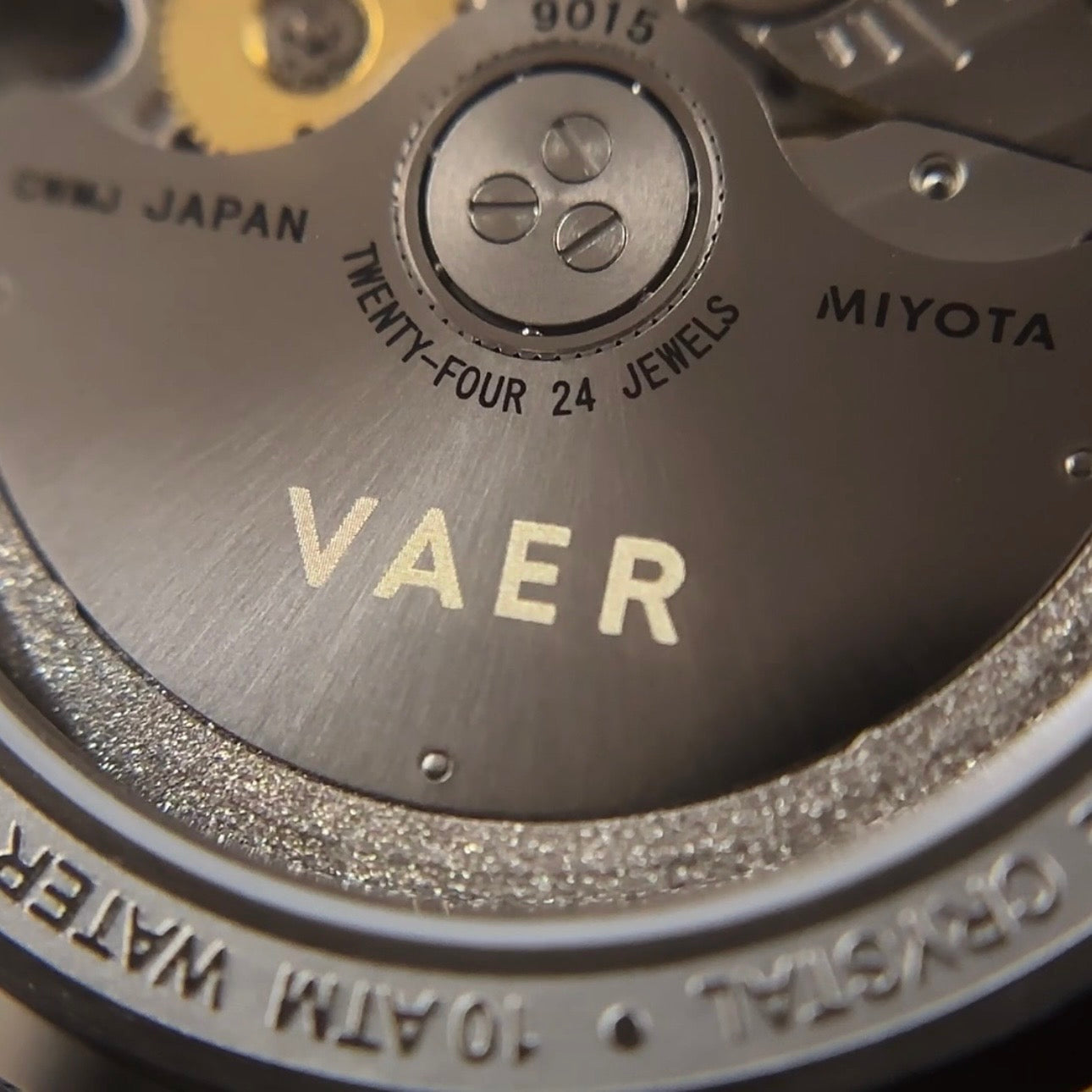 Superb Vaer A5 Atlas Cream Dial With Additional Strap