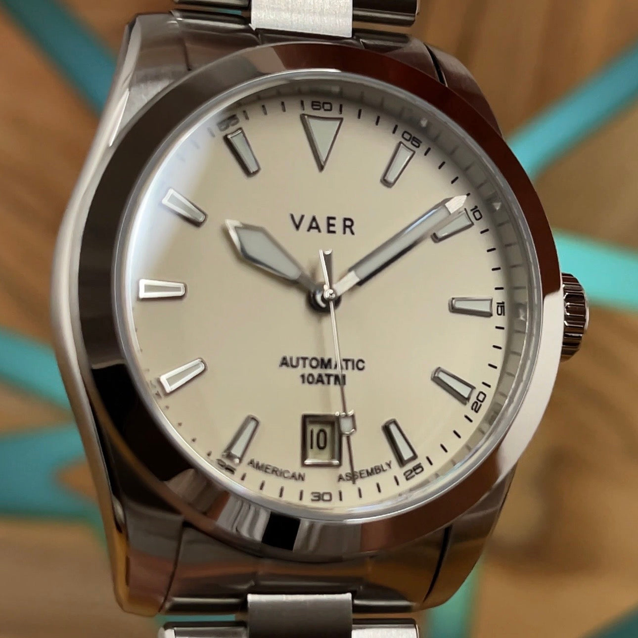 Superb Vaer A5 Atlas Cream Dial With Additional Strap