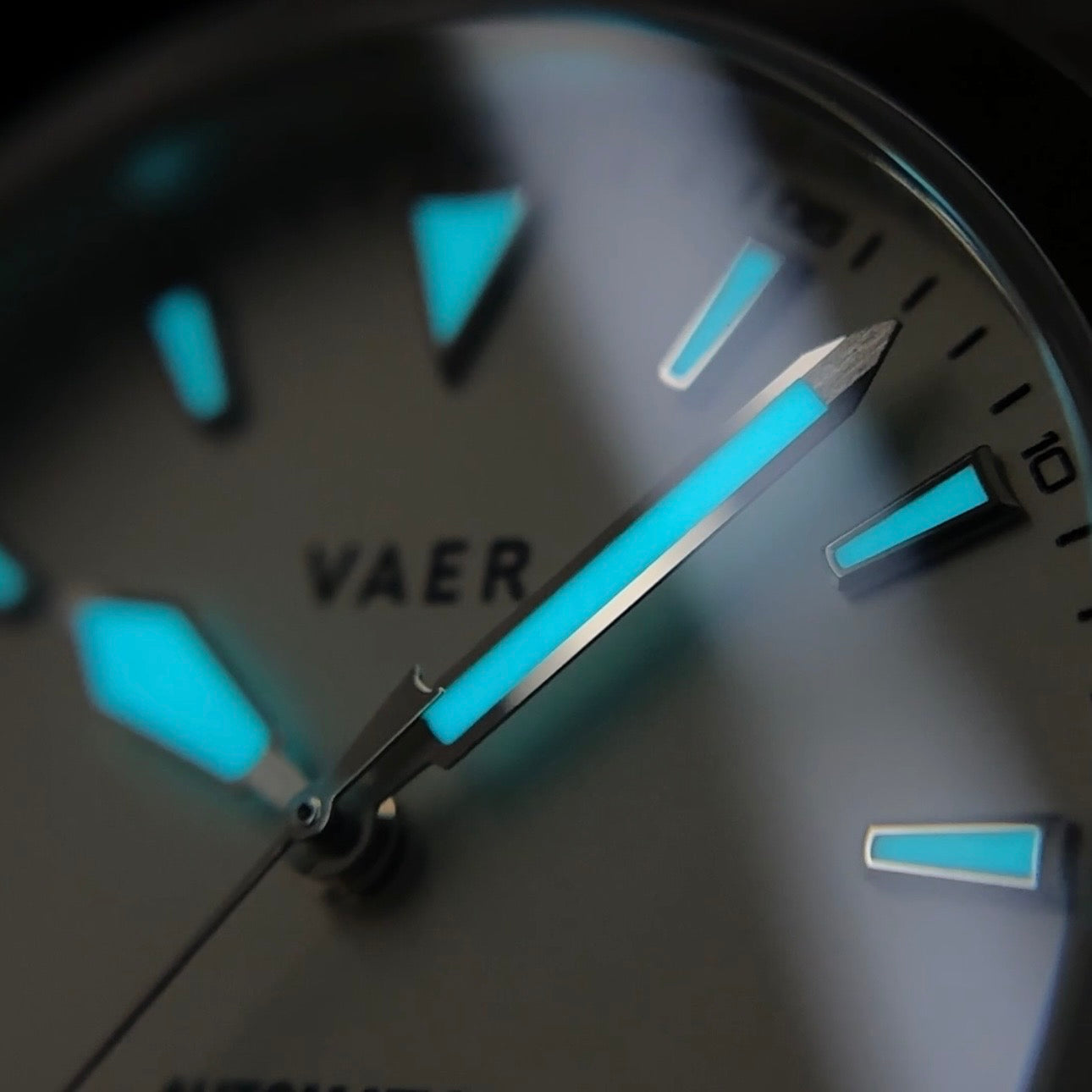 Superb Vaer A5 Atlas Cream Dial With Additional Strap