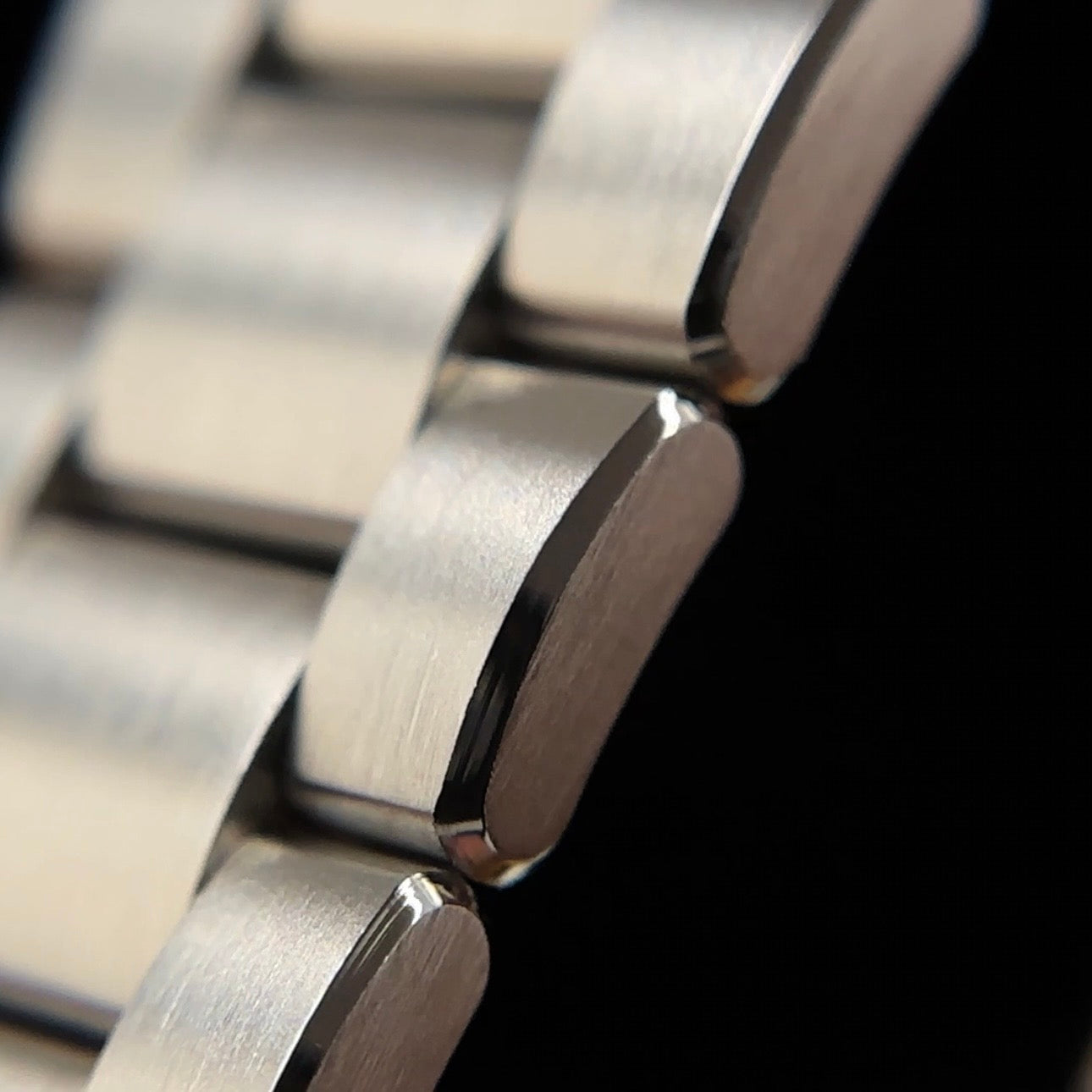 Superb Vaer A5 Atlas Cream Dial With Additional Strap
