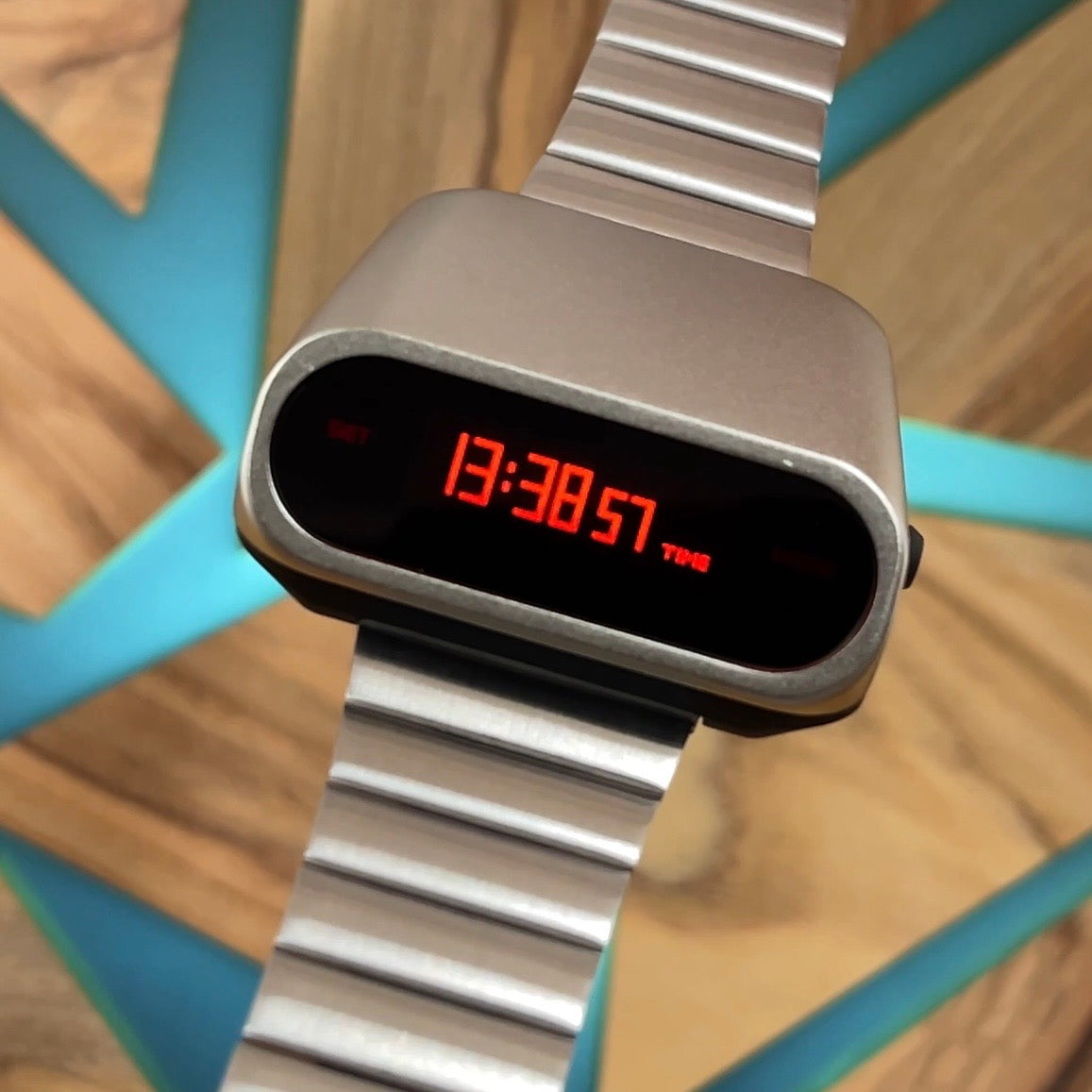 Benly Retro Digital Watch
