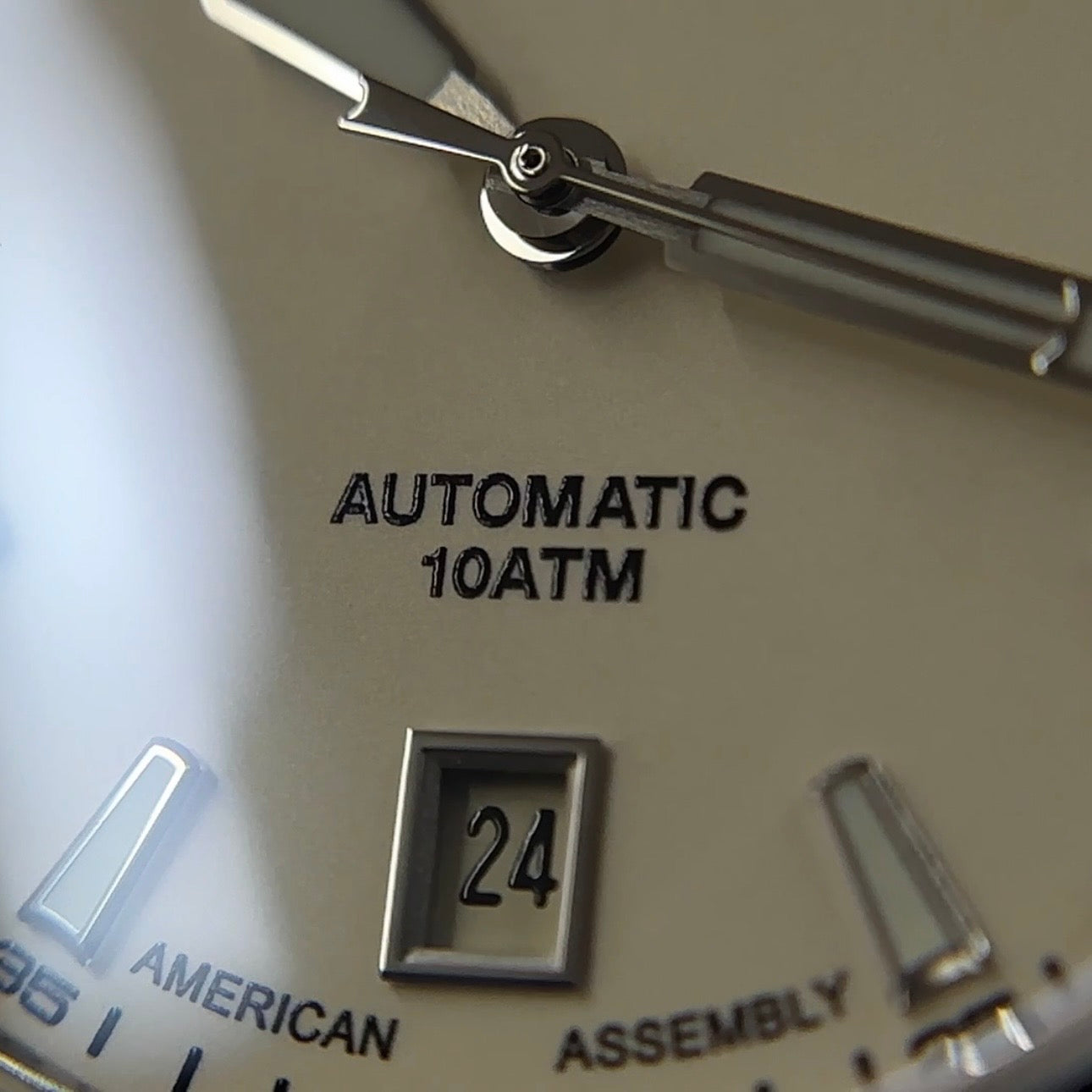 Superb Vaer A5 Atlas Cream Dial With Additional Strap