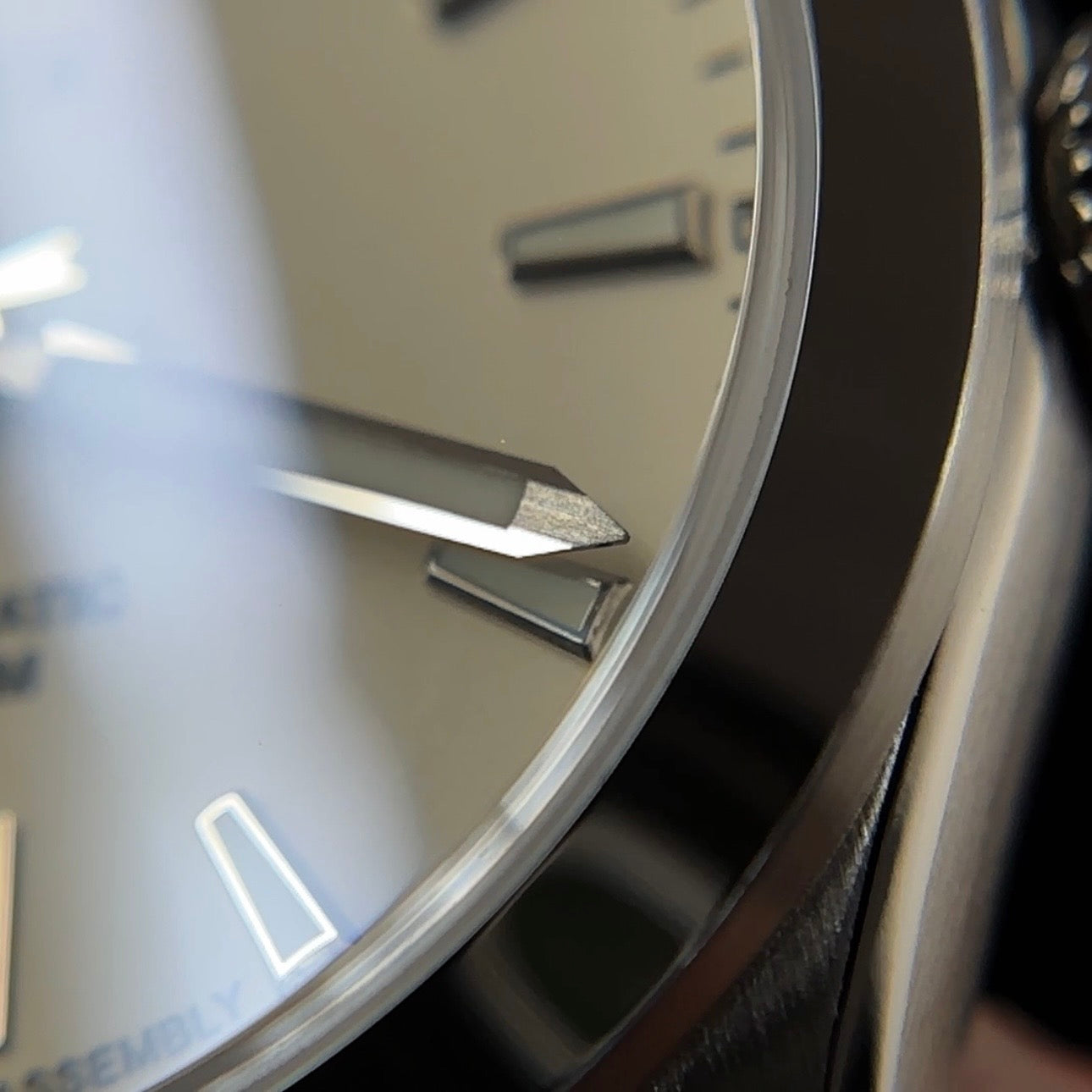 Superb Vaer A5 Atlas Cream Dial With Additional Strap