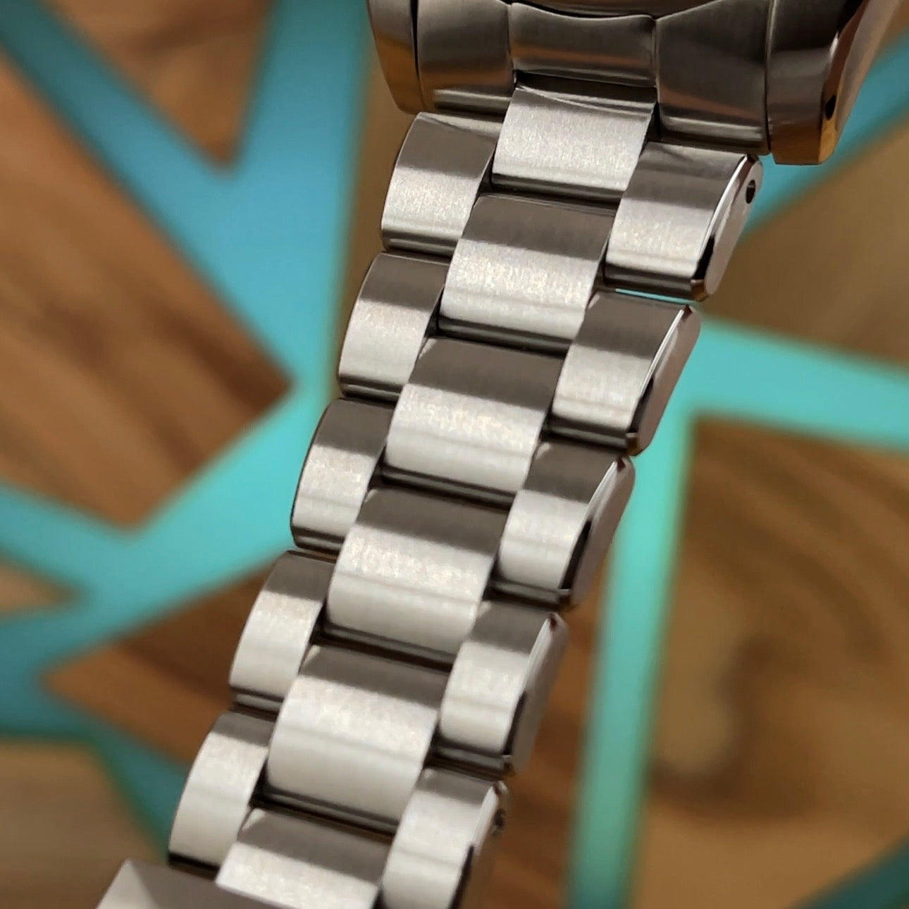 Superb Vaer A5 Atlas Cream Dial With Additional Strap