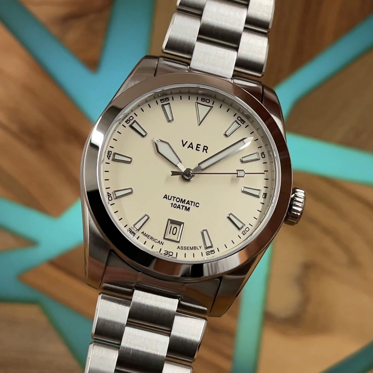 Superb Vaer A5 Atlas Cream Dial With Additional Strap