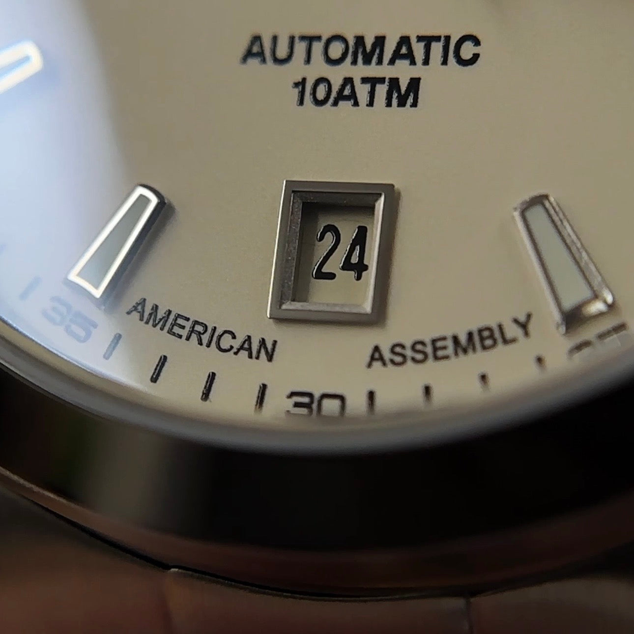 Superb Vaer A5 Atlas Cream Dial With Additional Strap