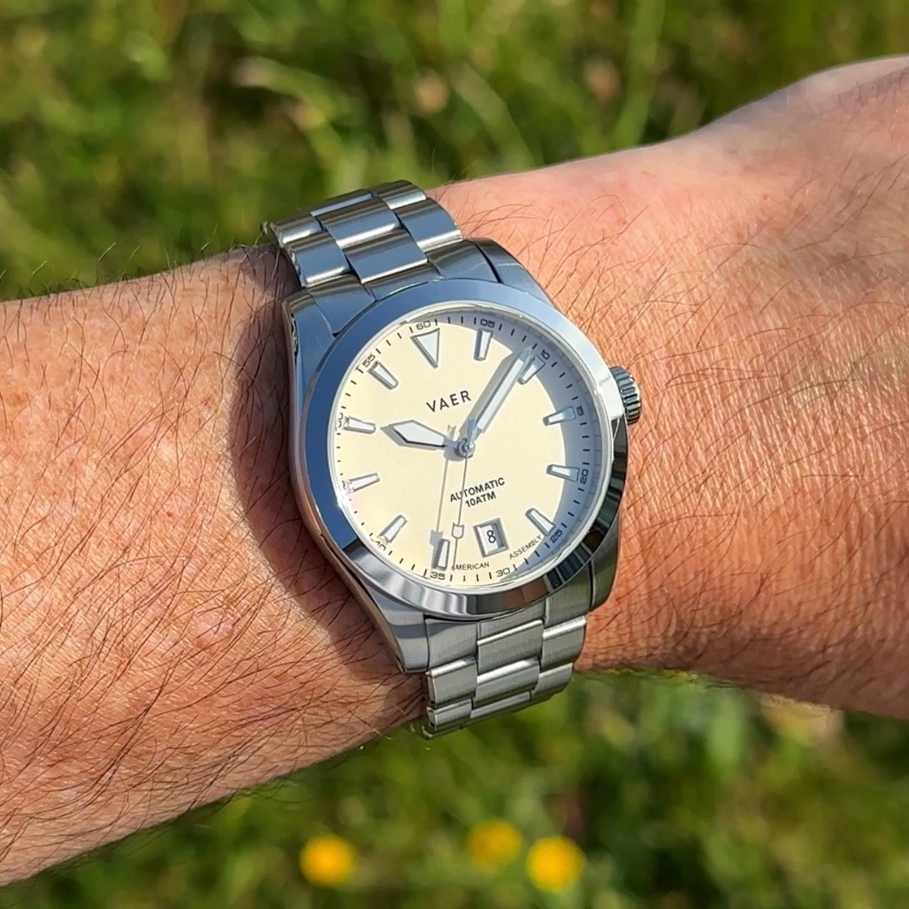 Superb Vaer A5 Atlas Cream Dial With Additional Strap