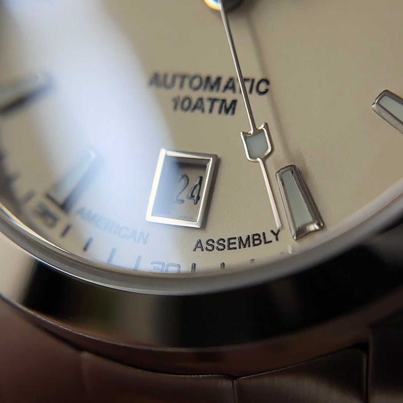 Superb Vaer A5 Atlas Cream Dial With Additional Strap