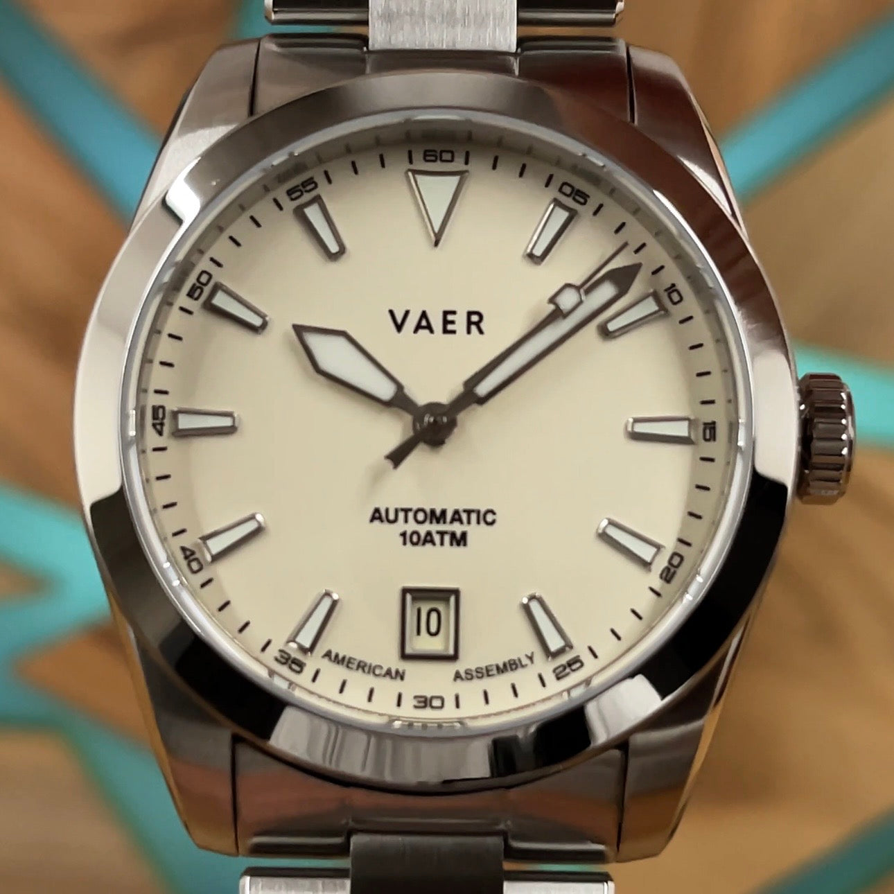 Superb Vaer A5 Atlas Cream Dial With Additional Strap